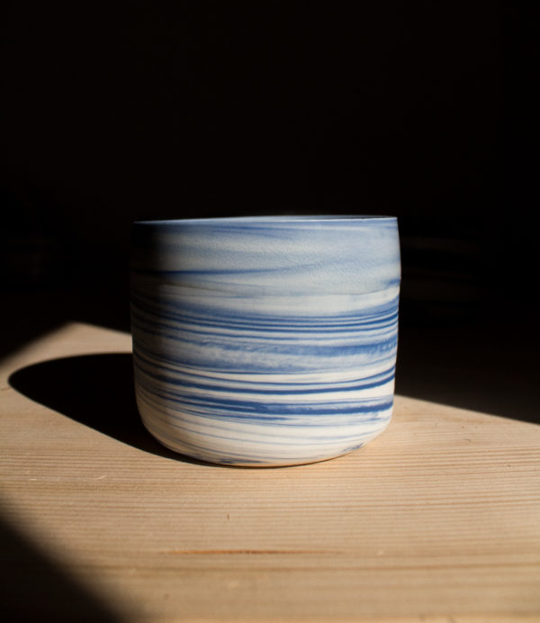 Vaso de porcelana azul